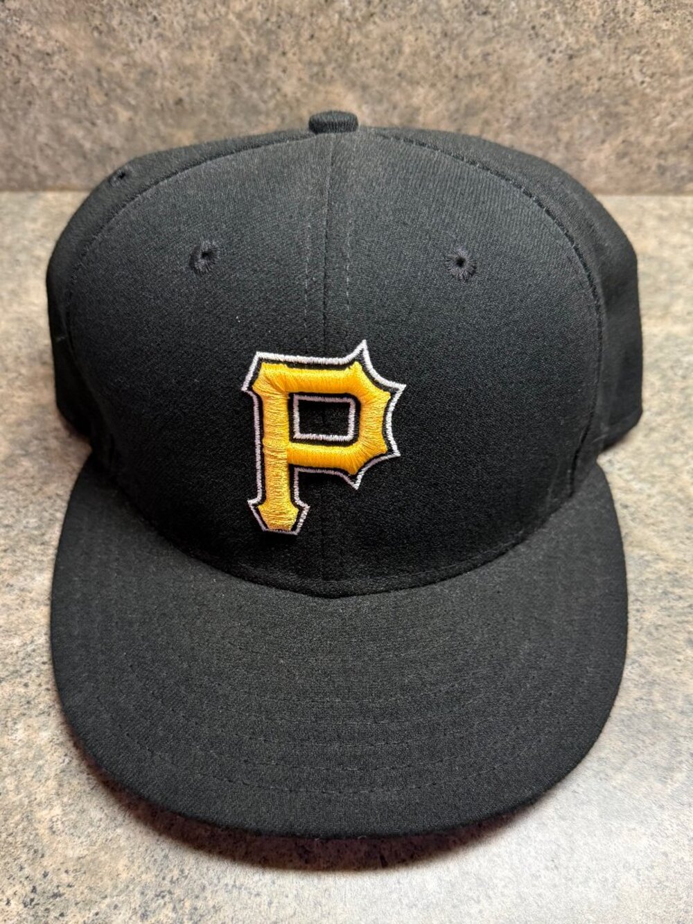 Pittsburgh Pirates Baseball Cap Size 7 /18